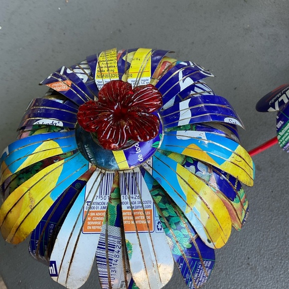 Hummingbird feeder - Picture 4 of 6